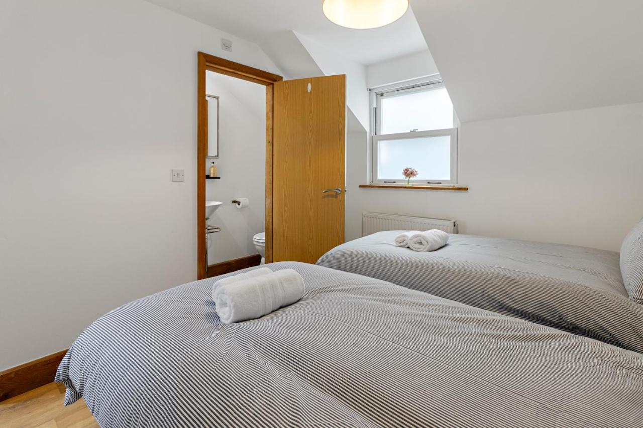 Stunning Sea View Whole Home In Torbay Close To Beach Торки Екстериор снимка