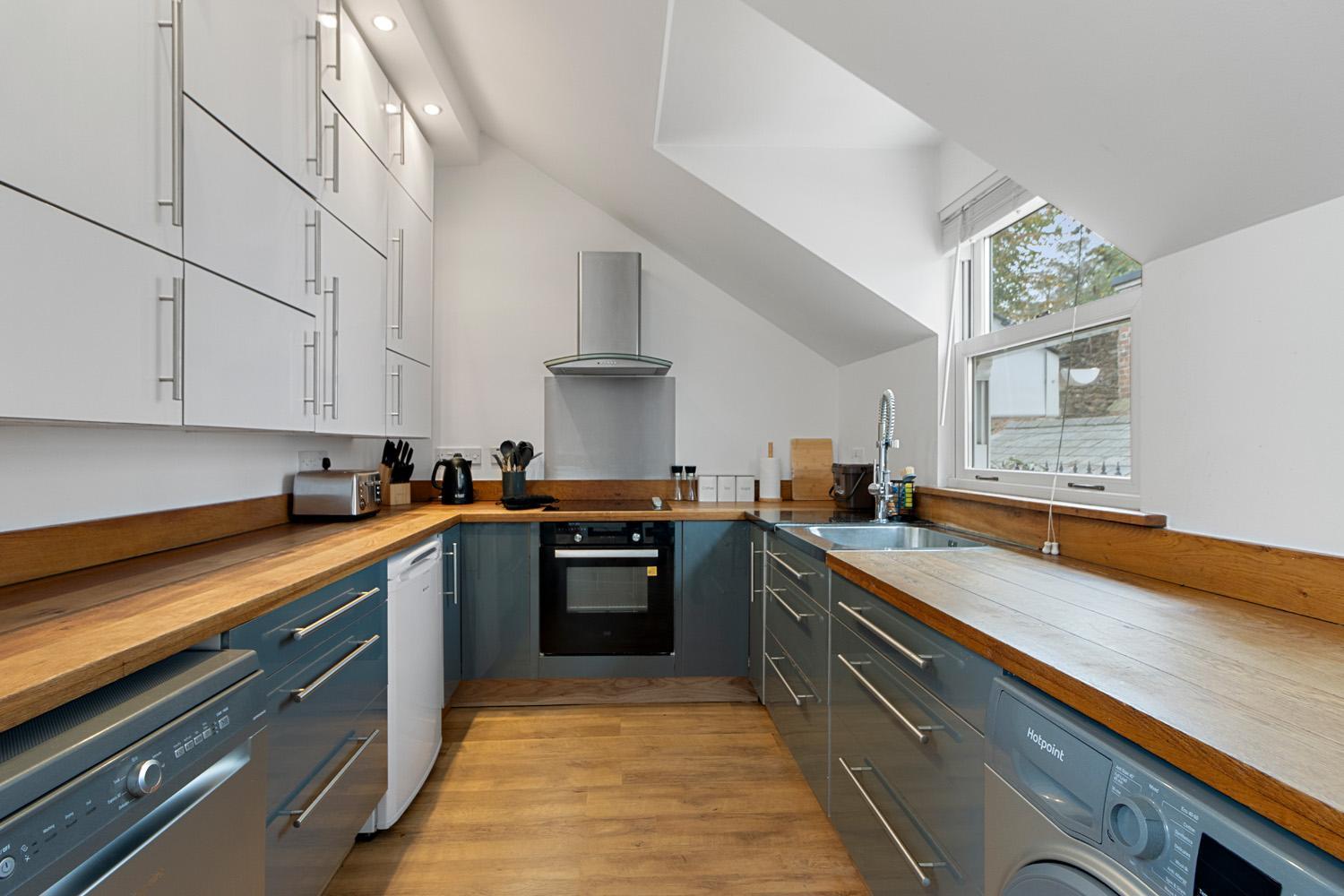 Stunning Sea View Whole Home In Torbay Close To Beach Торки Екстериор снимка